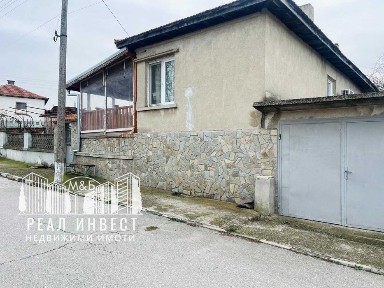 Продавам къща в с. Крум