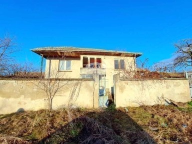 Еднофамилна къща с дворно място, с. Светлен, СР