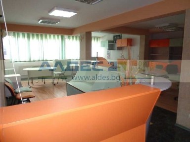Отдава се под наем обзаведен офис в Оборище!