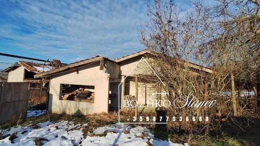 Продава се къща със стопански постройки