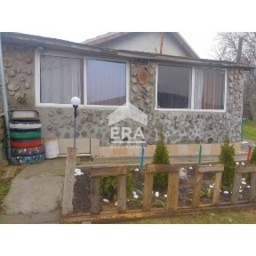 ЕКСКЛУЗИВНО! Едноетажна къща с голямо дворно място в гр. Белослав за п