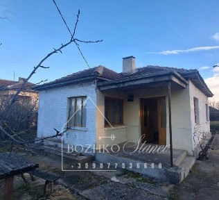 Продава се къща в град Долни чифлик