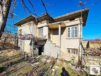 120353 Къща с гараж и просторен двор в с. Драганово, Велико Търново