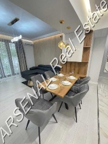 Тристаен апартамент под наем, Център