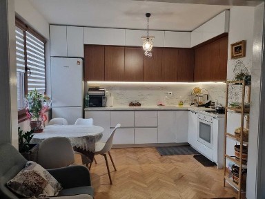 Продава модерна къща в центъра на гр. Казанлък