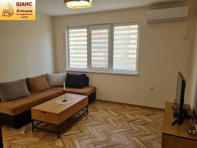 двустаен широк център