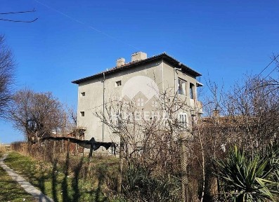 Къща в гр. Каспичан, площ 350 кв. м