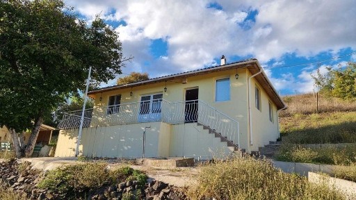 Къща с басейн в с. Ново Паничарево, обл. Бургас