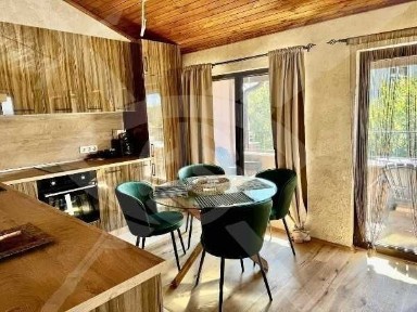 Луксозна къща с 3 апартамента в центъра на Приморско