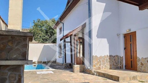 Красива двуетажна къща в самия център на Каблешково 75958