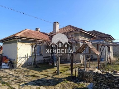 Продава къща в с. Сенокос, обл. Добрич