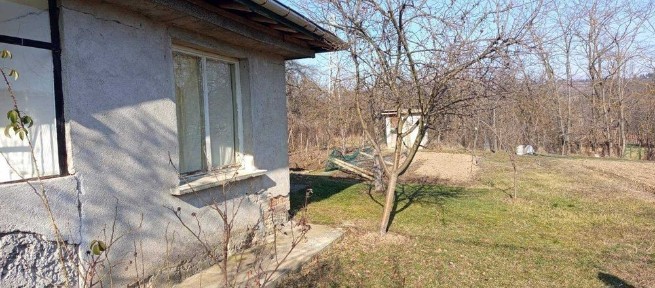 Продава къща в село Турия