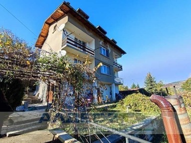 Продава къща, с. Кокаляне, двуфамилна, масивна, с голям двор и панорама