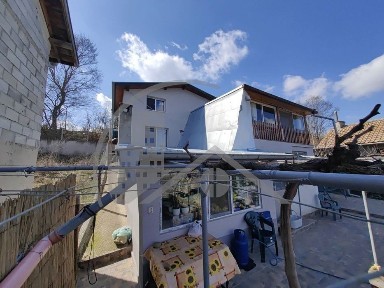 Двуетажна къща, Варна, м-ст Крушова градина