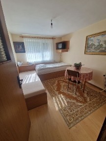 Отделен етаж от къща +½ приземния, ½ мазе, ½таван