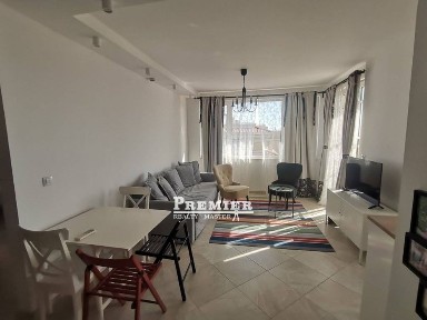 Голям тристаен апартамент в Черноморец на първа линия