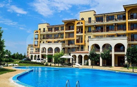 Тристаен апартамент в голф комплекс до Балчик