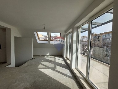 Просторен Мезонет, три спални, Левски 1, гр. Варна, КД