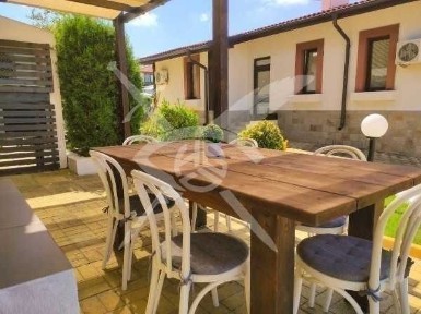 Триетажна Къща - с. Лозенец