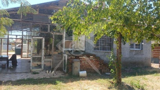 Къща с 2дка двор в Правище 72190