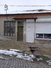 Агенция Селект предлага къща и търговски обект