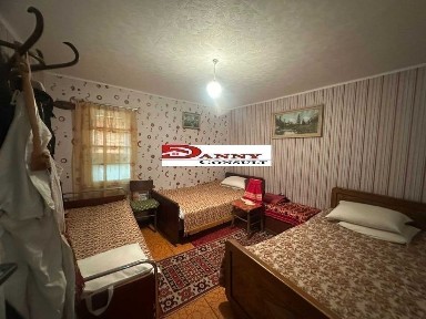 Двуетажна къща с двор в с. Габровци