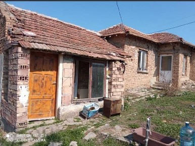 Продава къща в с. Овча Могила