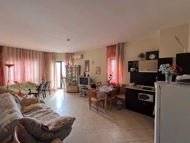 Тристаен апартамент в затворен комплекс, Златни пясъци