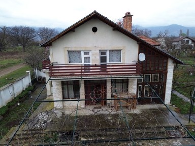 Къща в близко село до Казанлък