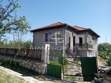 Двуетажна къща Цалапица