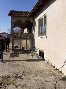 Къща с двор в с. Богданица