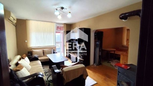 Обзаведен 3-стаен, Възрожденци