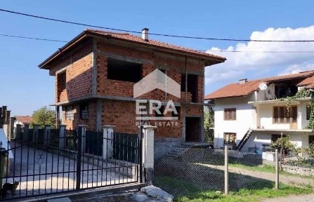 Прекрасна еднофамилна къща в гр. Сапарева баня