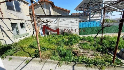 Самостоятелна къща в кв. Иван Рилски- Касабова