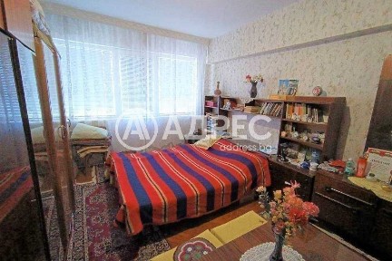 Tухлен тристаен апартамент в кв. 