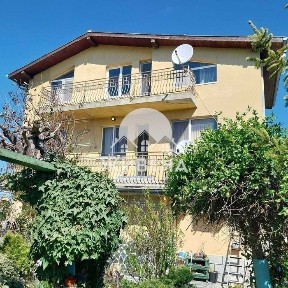 Продавам триетажна къща в с. Куманово, обл. Варна