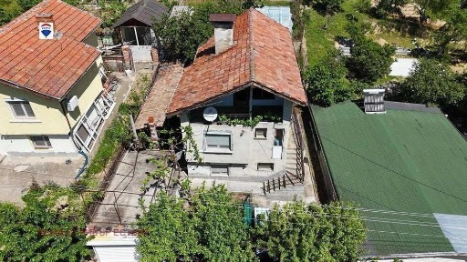Къща на два етажа за продажба в с. Божичен