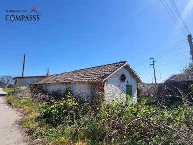 с. Ловчанци, обл. Добрич, стопанска сграда с дворно място - 30000лева!