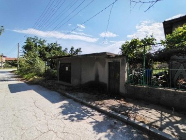 Продава къща в с. Драгор 1 км от Пазарджик