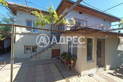 Реновирана и поддържана къща в с. Просторно!