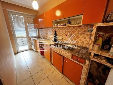 Двустаен апартамент с ГАРАЖ - кв. Добруджански!