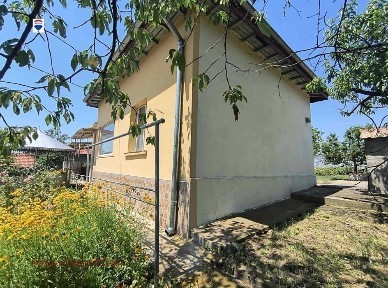 Селска къща за продажба в с. Тръстеник обл. Русе