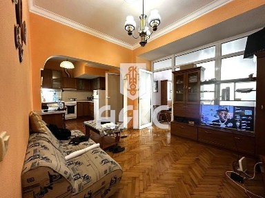 Тристаен обзаведен апартамент под наем