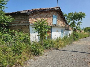 Продава се двуетажна къща