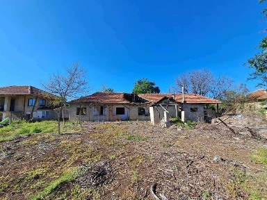 Къща в село Поликраище