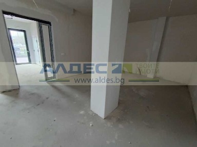 Отдава се магазин на две нива в Люлин 10