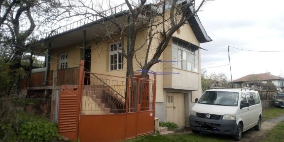 Продавам къща в с Горно Вършило, общ. Септември, област Пазарджик.