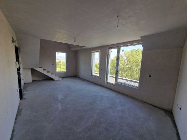 Продава се мезонет с панорамна тераса в кв. Ален Мак, гр. Благоевград.