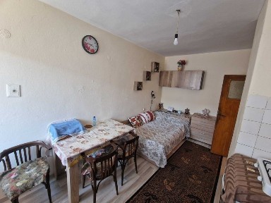 Просторен апартамент с потенциал - широк център, гр. Благоевград.