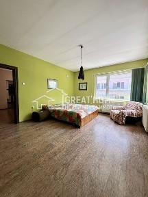 Широк център! Етаж от къща!